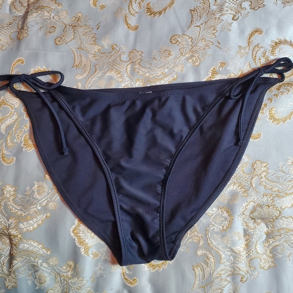 3/$15 - No Boundaries String Bikini Swimsuit Bottom, L, Black - Picture 3 of 5